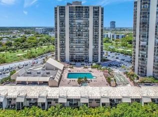 20335 N Country Club Dr APT 910, Aventura, FL 33180