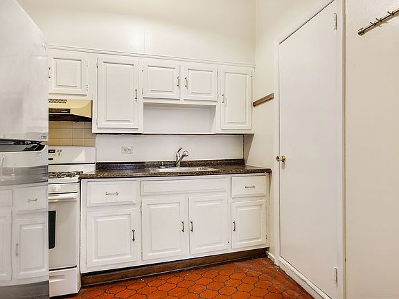 4th image of 129 E 27th St APT 2F