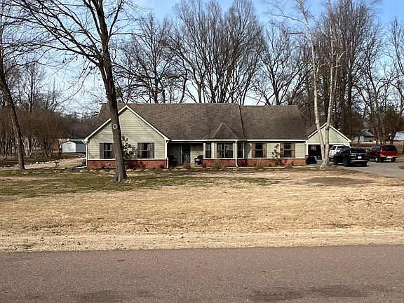 2nd image of 3830 Hillsdale Dr