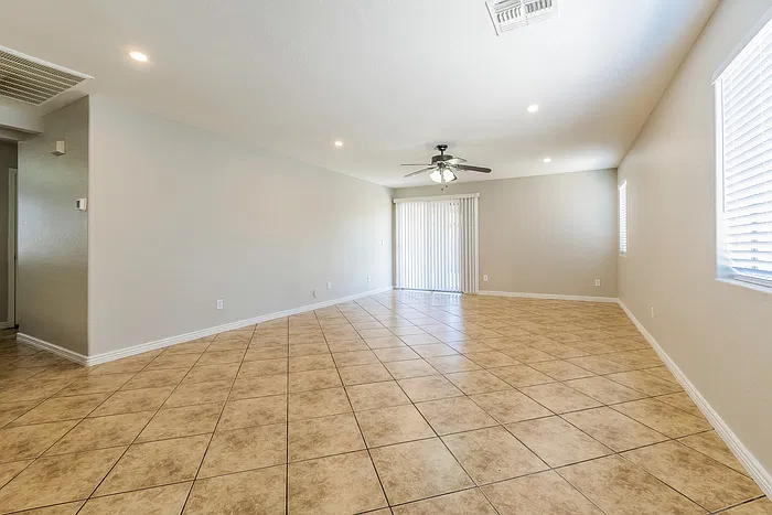 3 bed, 2.0 bath, 1664 sqft, $1,745 — Photo 3