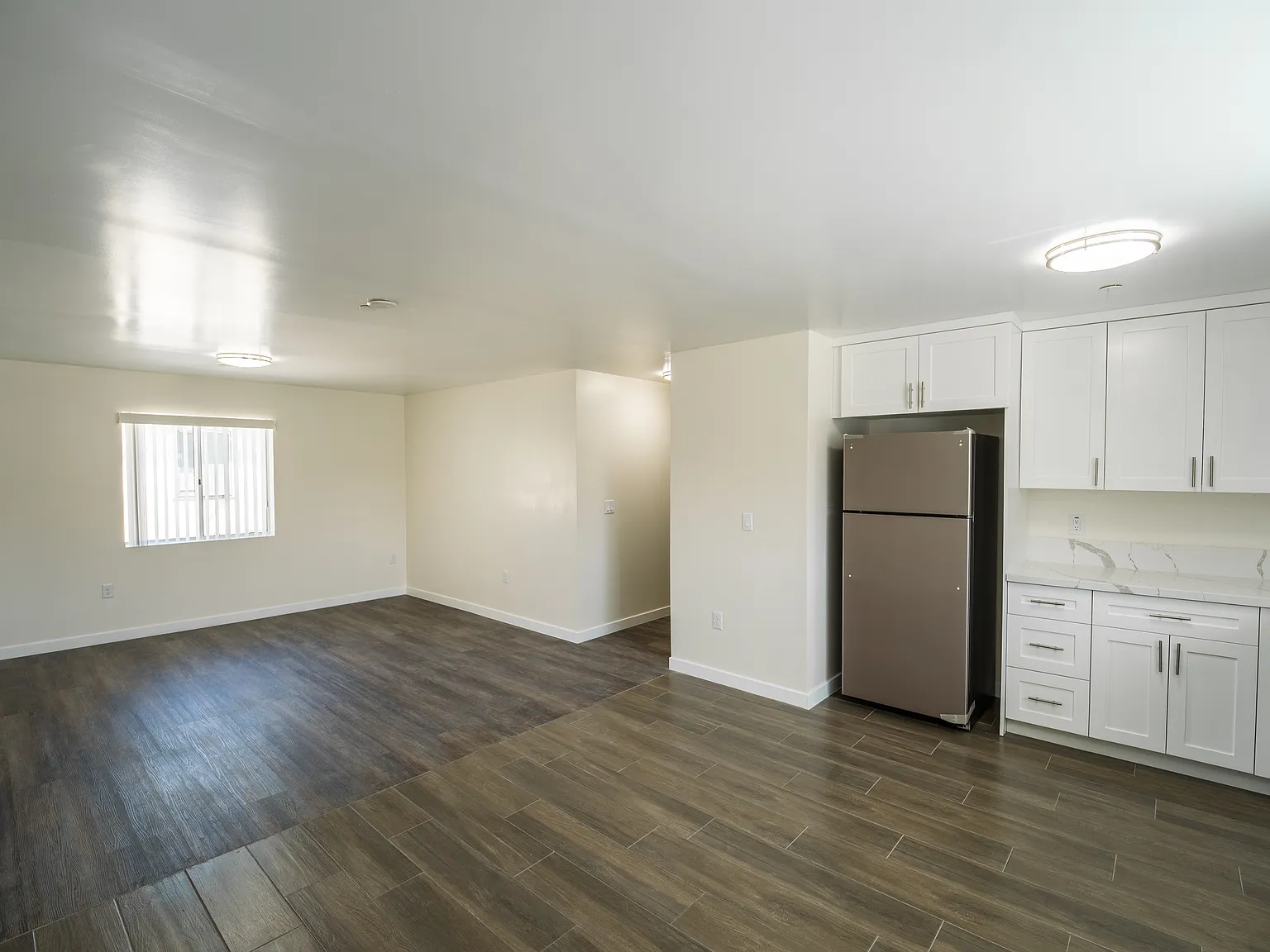 3 bed, 1083 sqft, $3,700 — Photo 3