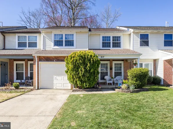 217 Foxwood Ln, Marlton, NJ 08053
