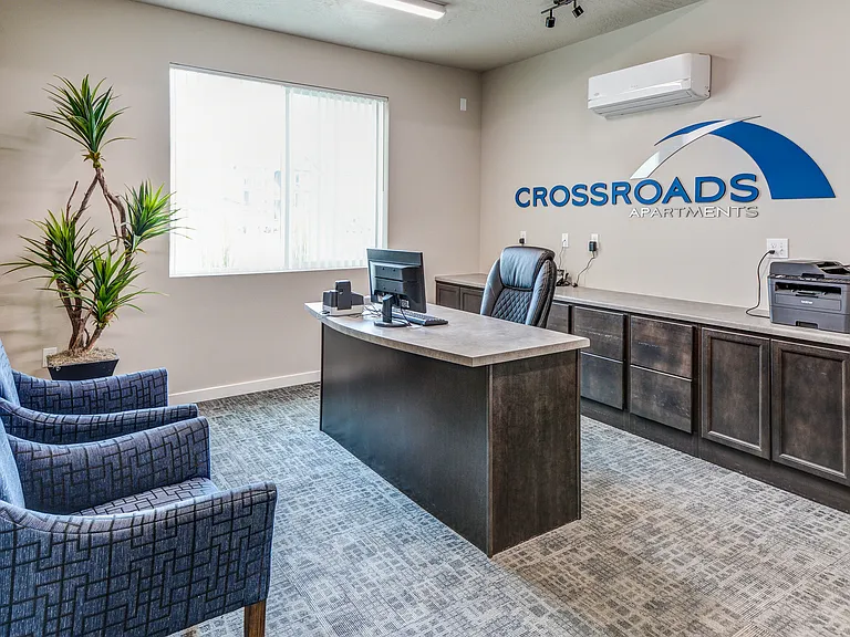 Crossroads Apartments — Photo 10