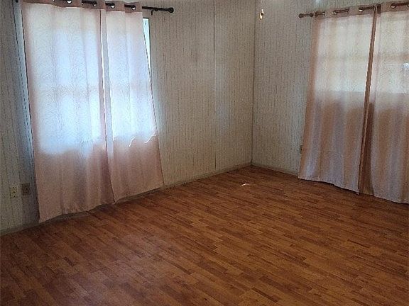 3rd image of 706 Mayflower Ave