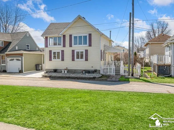 4359 S 1st St, Luna Pier, MI 48157