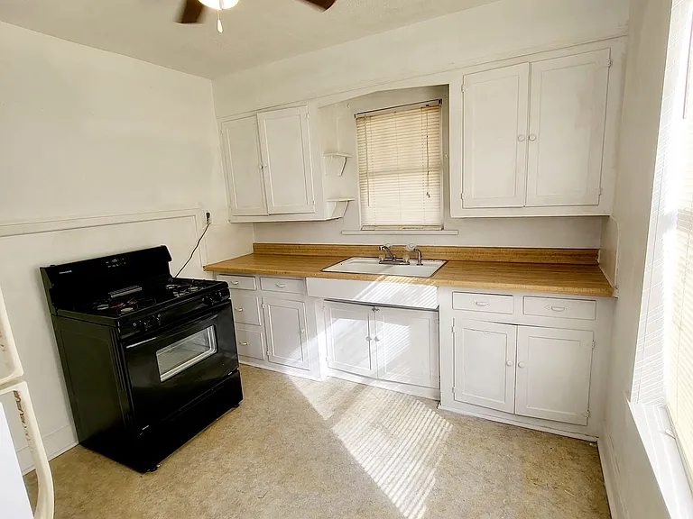 1007 S Main St #A — Photo 18