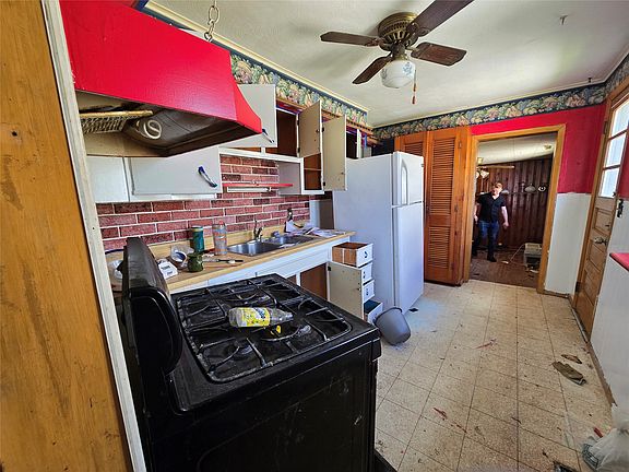 4th image of 24 Medford St