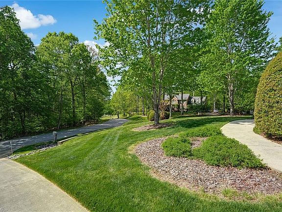 3rd image of 153 Oak Ridge Dr