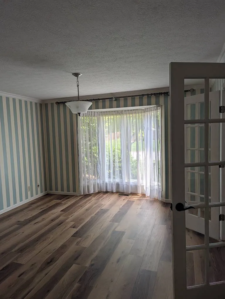 4 bed, 2.5 bath, 2526 sqft, $2,500 — Photo 4