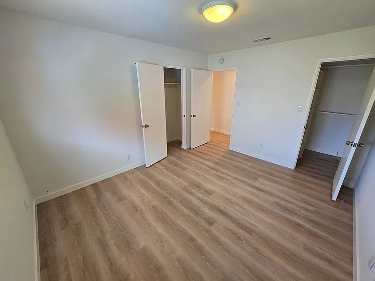 Coconino Ct. 3716-18 — Photo 11