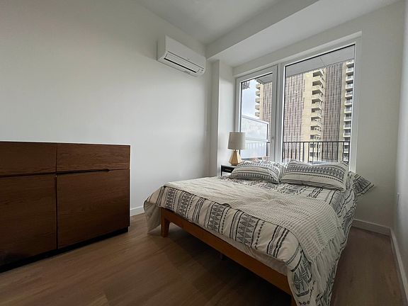5th image of 888 Franklin Ave #4