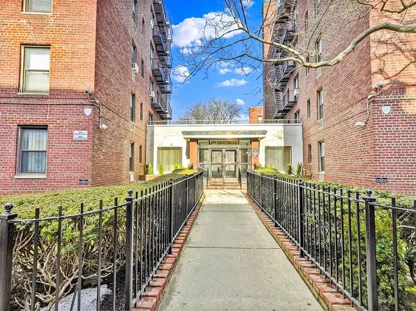 141-05 Pershing Cres #516, Jamaica, NY 11435