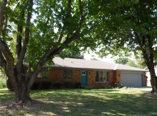 588 Moccosin Rd, Greenwood, IN 46142