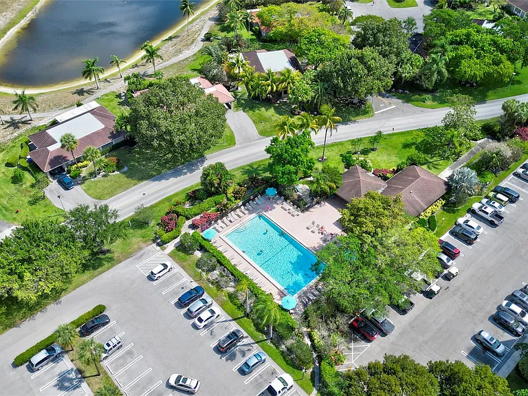 3050 N Palm Aire Dr #505 — Photo 5