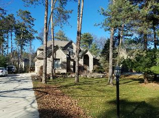 8420 Pine Cove Dr, Commerce Twp, MI 48382