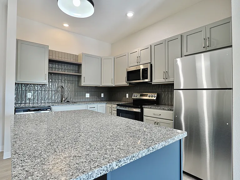 727 Poyntz Ave #209 — Photo 5