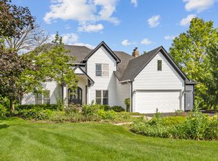 3N828 Meadowridge Cir, St Charles, IL 60175