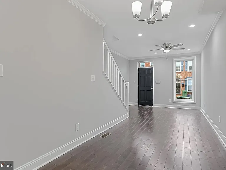 42 E Heath St — Photo 4