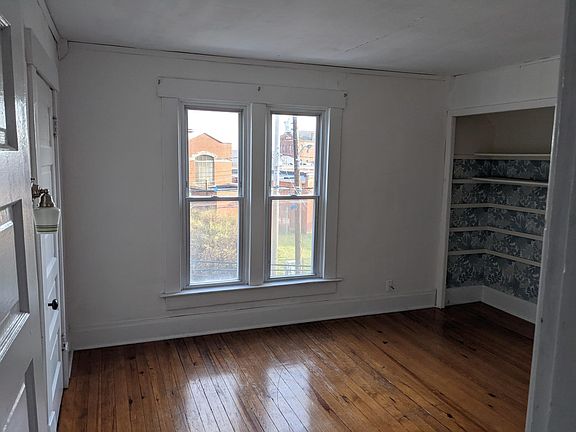 4th image of 32 E Arcadia Ave