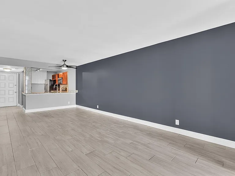 109 Lake Emerald Dr #108 — Photo 7