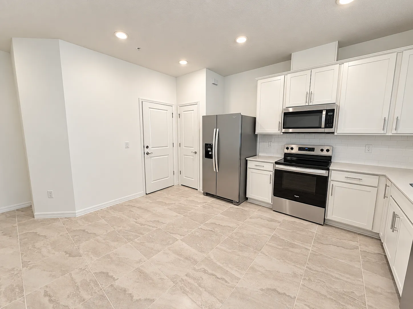 3 bed, 2.5 bath, $2,200 — Photo 2