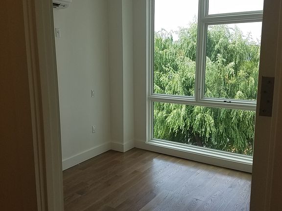 4th image of 532 Midwood St #Four