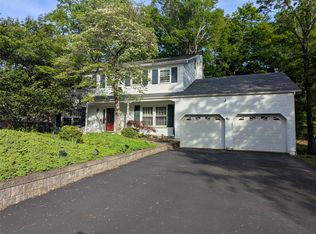 44 Brookland Farms Rd, Poughkeepsie, NY 12601