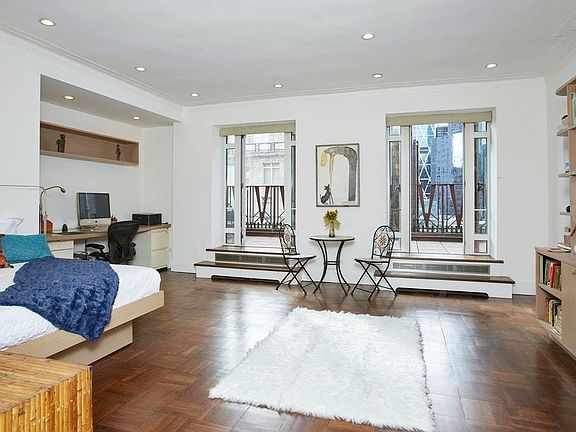 3rd image of 25 Central Park W APT 20I
