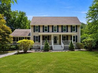 15 Hillcrest Dr, Tyngsboro, MA 01879