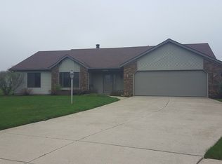 9832 Crystal Cove Ct, New Haven, IN 46774