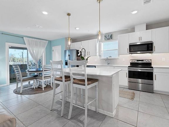 4th image of 9091 Royal River Cir