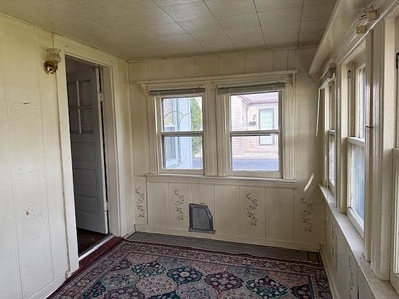 4th image of 524 Olive Ct