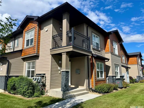 UNIT 801-1015 Patrick CRESCENT, Saskatoon, SK S7W 0M4