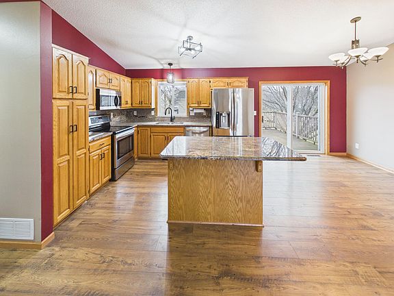 4th image of 619 Hackberry Dr