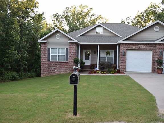 2nd image of 8 Constance Cir