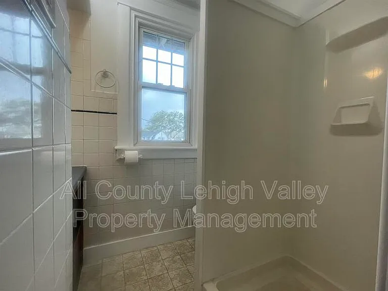 1316 Easton Ave — Photo 5