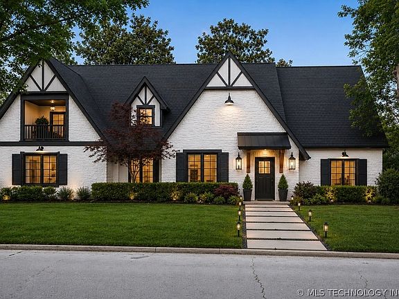 2nd image of 5706 S Columbia Pl