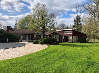 5957 Upper Ridge Rd, Pennsburg, PA 18073