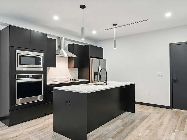Dreer St Flats — Photo 10