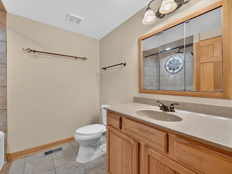 135 Jeffery Ln — Photo 21