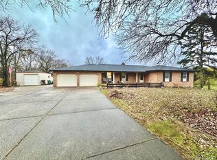 12189 Dentonview Dr, Fenton, MI 48430