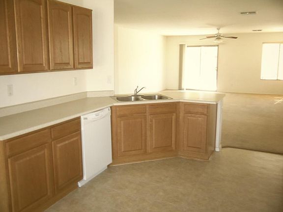 4th image of 3013 W Park St