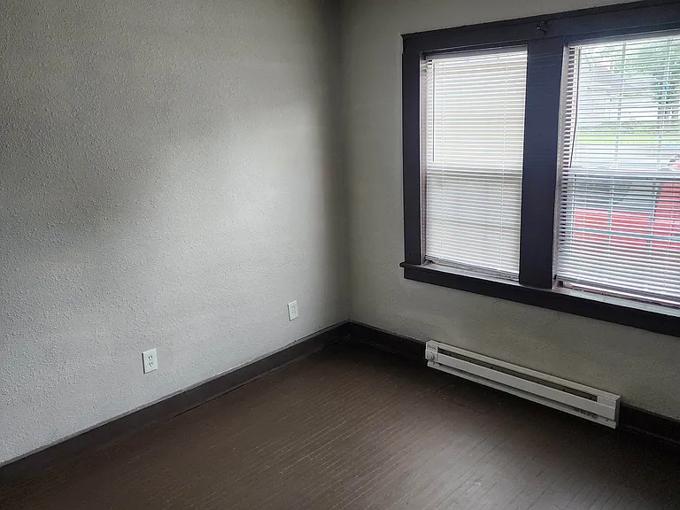 210 E 19th St #2 — Photo 12
