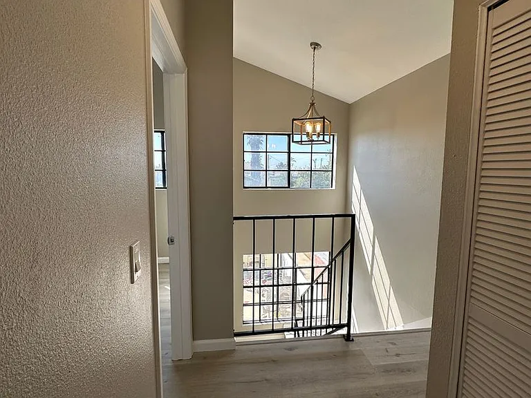 455 E St #4 — Photo 22