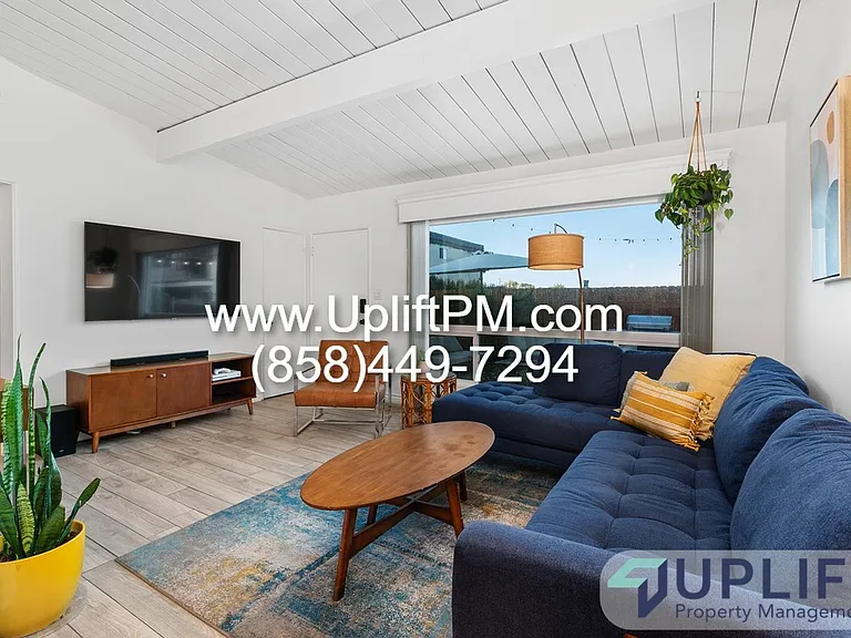 4359 Rialto St — Photo 9