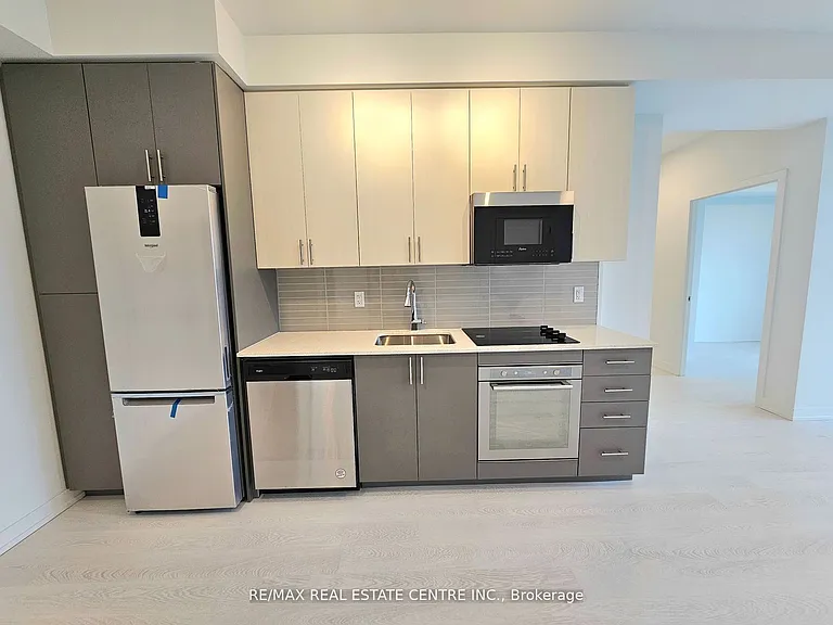 415 Main St W #401 — Photo 3
