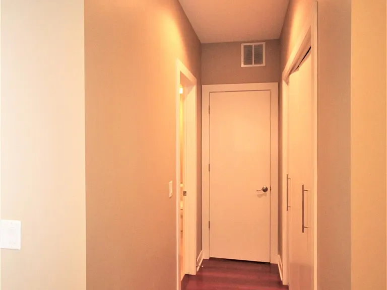 2358 W School St #4W — Photo 16