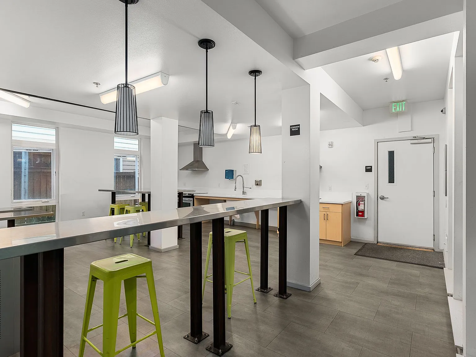 Welcome to 1806 23rd Ave Contemporary building — Photo 3