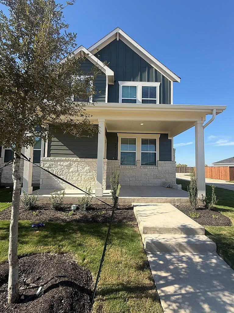 3 bed, 2.5 bath, 1757 sqft, $2,195 — Photo 2