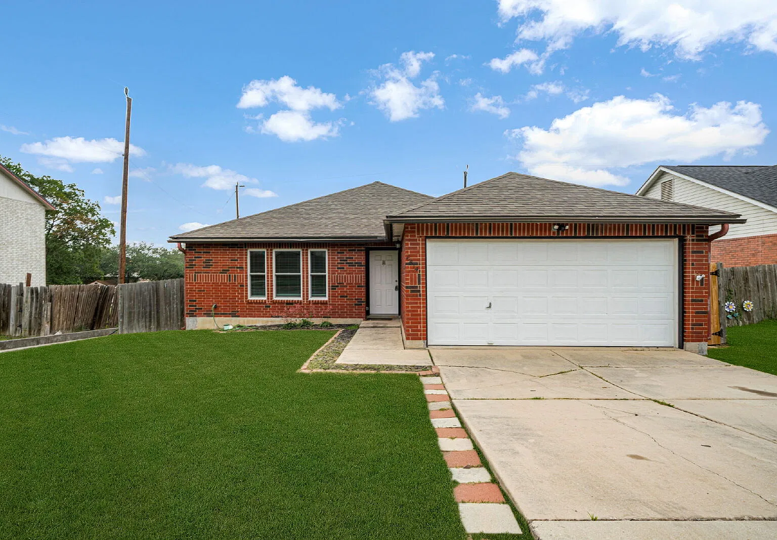 3 bed, 2.0 bath, 1641 sqft, $1,550 — Photo 1
